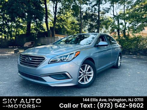 Used 2016 Hyundai Sonata SE image 1