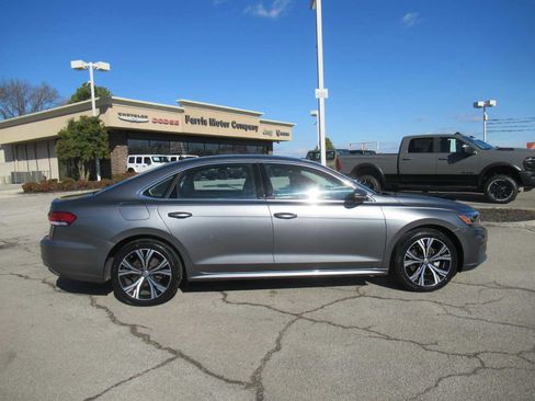 Used 2021 Volkswagen Passat 2.0T SE image 8