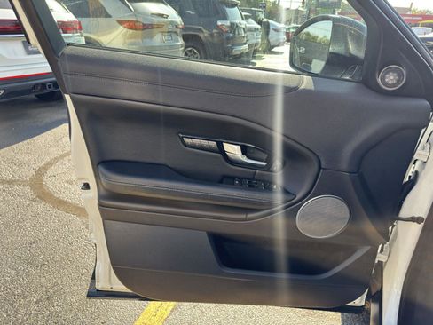 Used 2018 Land Rover Range Rover Evoque SE image 22