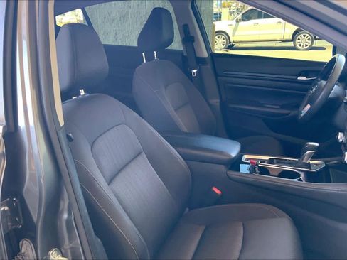 Used 2024 Nissan Altima 2.5 SV w/ SV Premium Package image 9