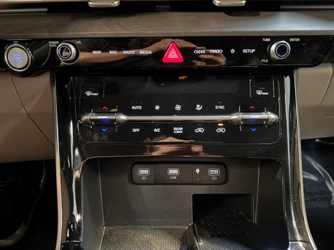 Used 2022 Kia Carnival EX FWD image 17