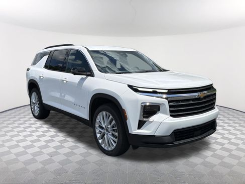 New 2026 Chevrolet Traverse LT w/ Driver Confidence Package FWD image 3