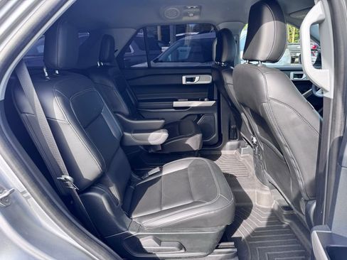 Used 2022 Ford Explorer XLT w/ Equipment Group 202A image 28