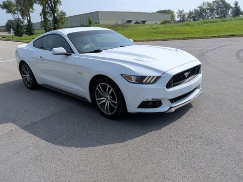Used 2016 Ford Mustang GT RWD image 2