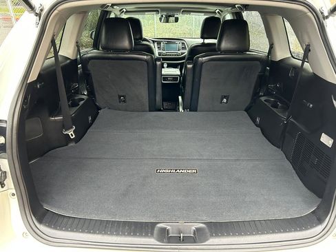Used 2017 Toyota Highlander Limited w/ Carpet Mat Package AWD/4WD image 20