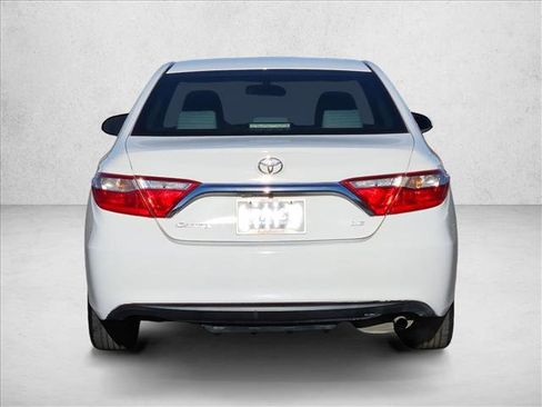 Used 2016 Toyota Camry LE image 7