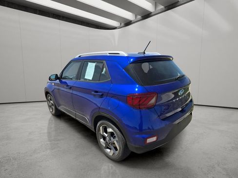 Used 2025 Hyundai Venue Limited FWD image 3