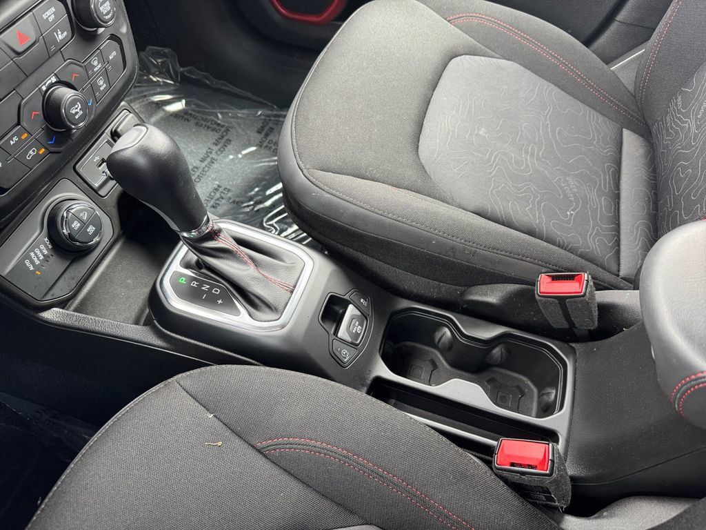 Used 2023 Jeep Renegade Trailhawk AWD/4WD image 26