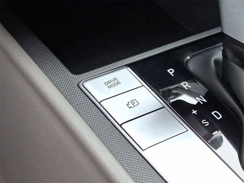 Used 2023 Hyundai Elantra SEL w/ Preferred Accessory Package image 25