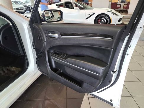Used 2015 Chrysler 300 Limited image 14