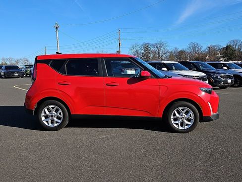 Certified 2023 Kia Soul LX w/ LX Technology Package image 8