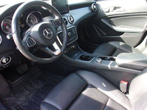 Used 2017 Mercedes-Benz GLA 250 image 8