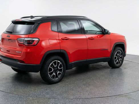 Used 2025 Jeep Compass Trailhawk AWD/4WD image 9