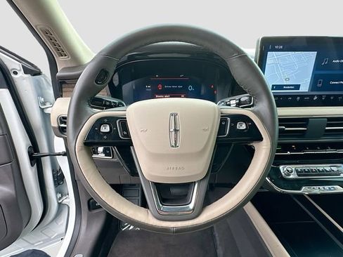 Used 2024 Lincoln Corsair Grand Touring image 11