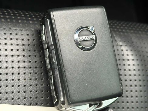 Certified 2023 Volvo XC90 T8 Ultimate image 34