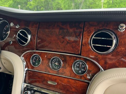 Used 2013 Bentley Mulsanne w/ Rear Entertainment Pkg image 39