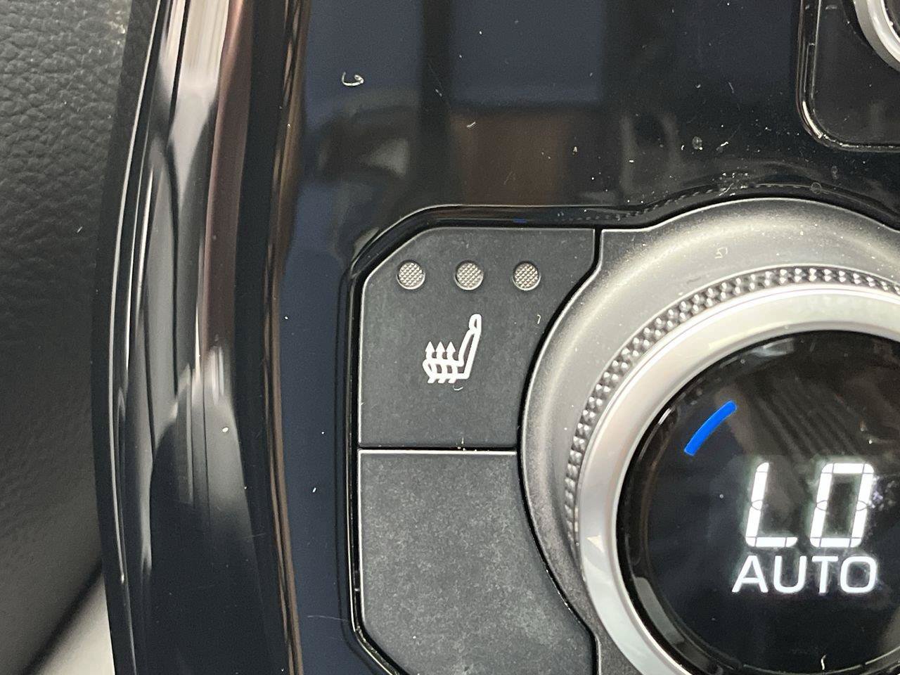 Used 2021 Toyota Highlander XLE AWD/4WD image 23