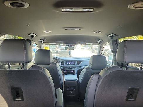 Used 2023 Buick Enclave Essence image 17