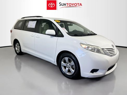Used 2016 Toyota Sienna LE image 1