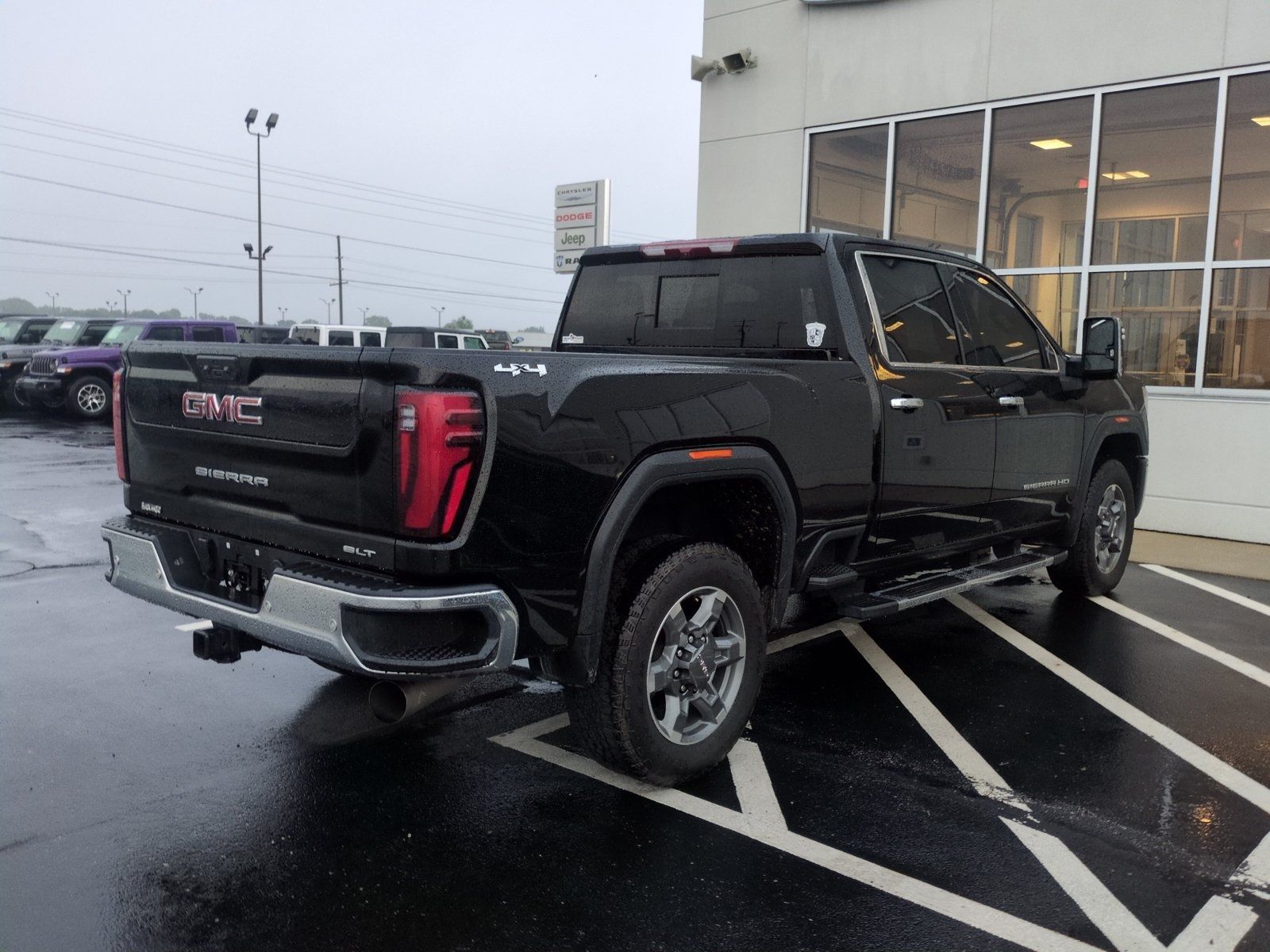 Used 2025 GMC Sierra 2500 SLT w/ SLT Premium Package AWD/4WD image 5