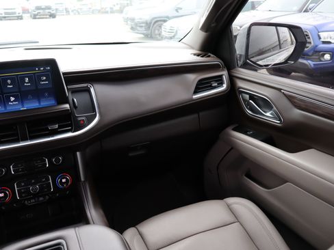 Used 2023 Chevrolet Suburban Z71 w/ Z71 Off-Road Package image 16