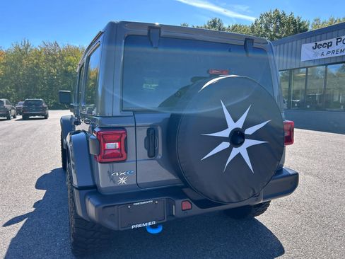 Used 2022 Jeep Wrangler Unlimited Sahara w/ Safety Group image 7