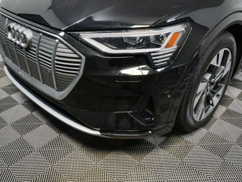 Used 2023 Audi e-tron Premium Plus w/ Premium Plus Package AWD/4WD image 37