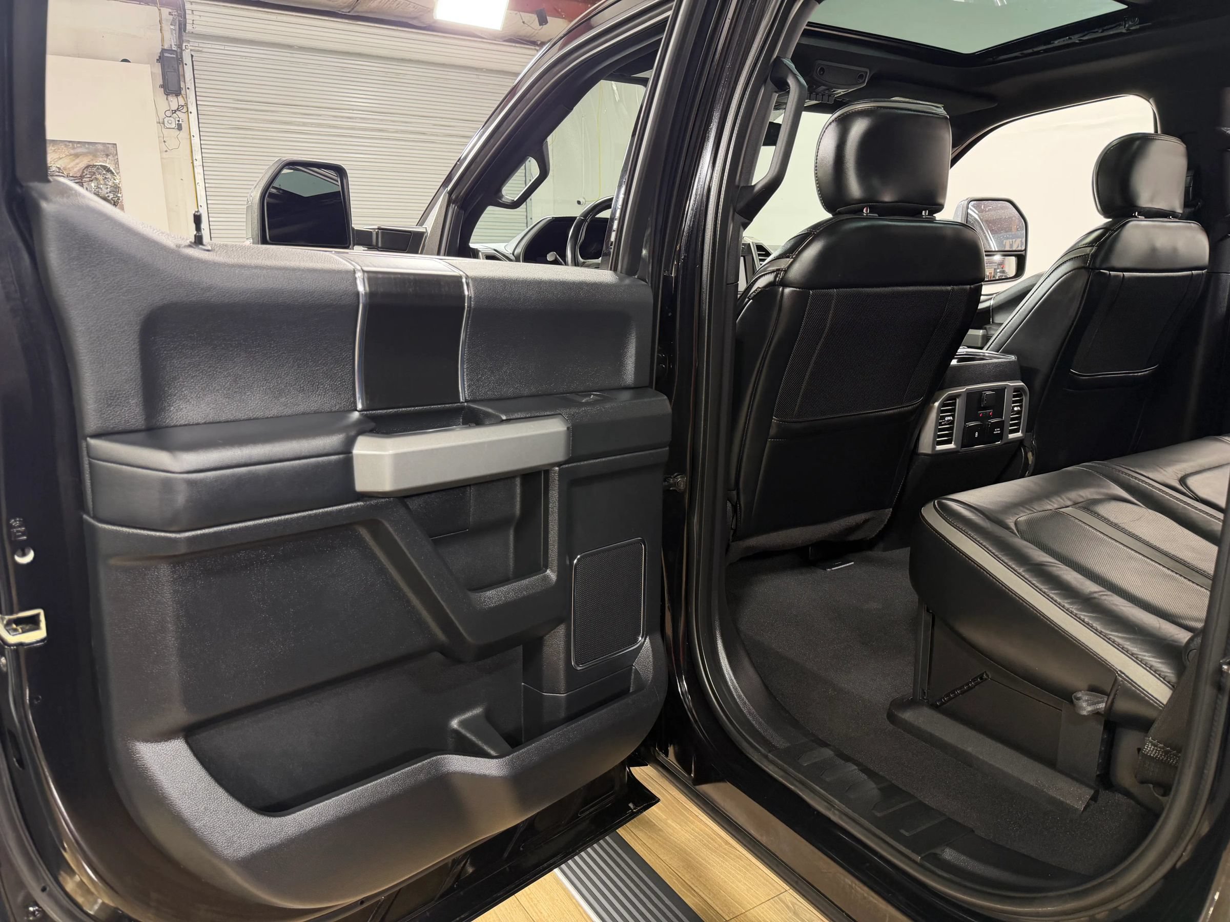 Used 2019 Ford F250 Platinum w/ Platinum Ultimate Package AWD/4WD image 17