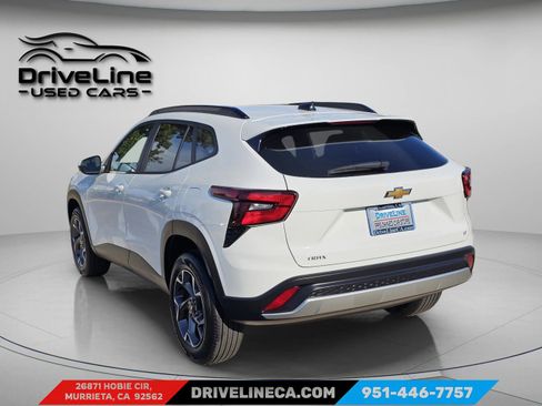 Used 2025 Chevrolet Trax LT w/ LT Convenience Package image 7