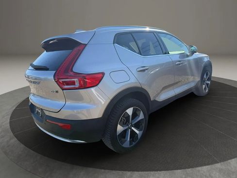 Used 2024 Volvo XC40 B5 Plus AWD/4WD image 5