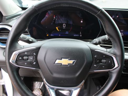 Used 2024 Chevrolet Trax LT w/ Driver Confidence Package FWD image 12