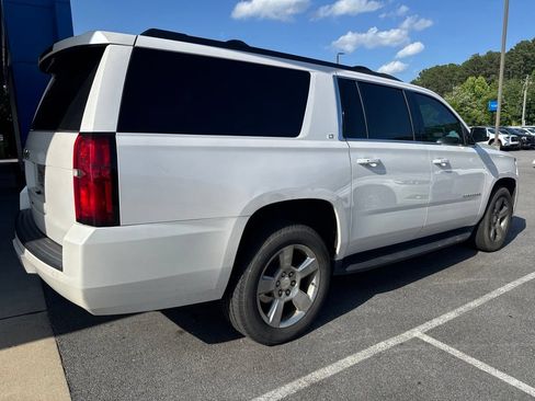 Used 2020 Chevrolet Suburban LT w/ Luxury Package RWD image 6