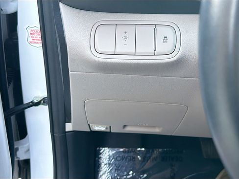 Used 2025 Hyundai Venue SEL FWD image 17