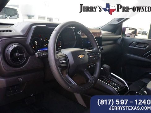 Used 2025 Chevrolet Colorado W/T image 18
