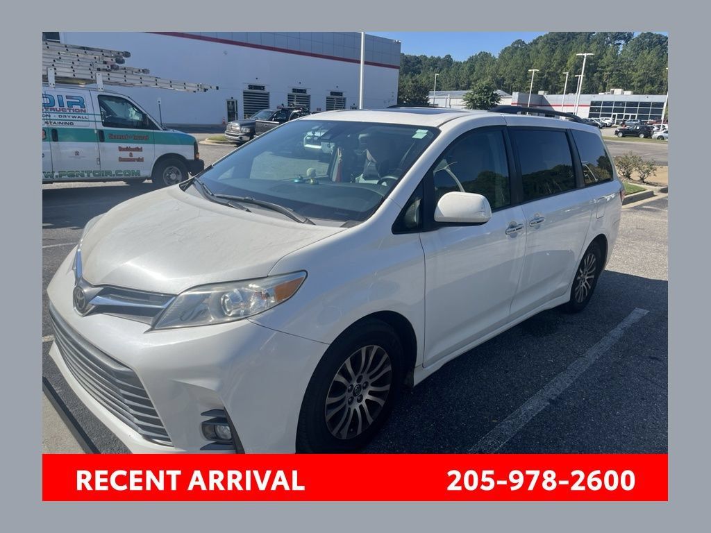 Used 2018 Toyota Sienna XLE w/ XLE Navigation Package FWD image 1