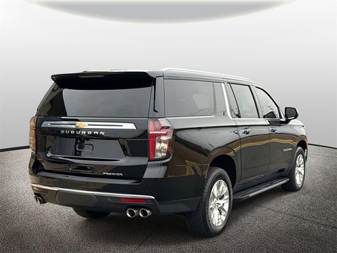 Used 2024 Chevrolet Suburban Premier image 2