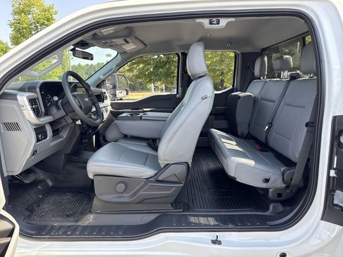 New 2025 Ford F350 XL w/ XL Chrome Package image 18