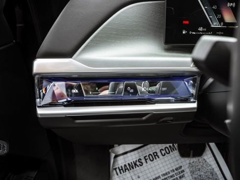 Used 2023 BMW 760i xDrive w/ Executive Package AWD/4WD image 19