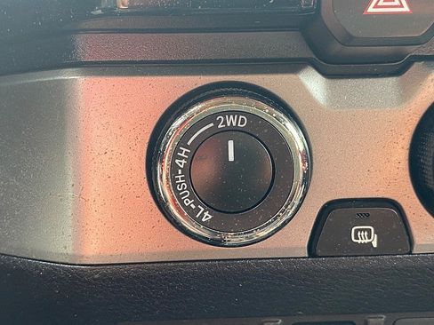 Used 2018 Toyota Tacoma SR5 AWD/4WD image 42