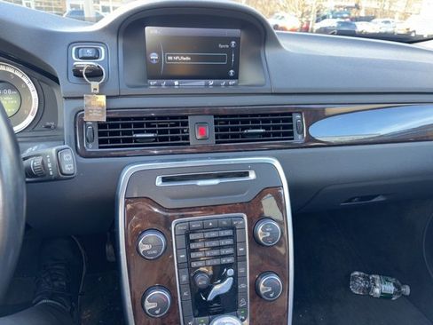 Used 2013 Volvo XC70 T6 image 2