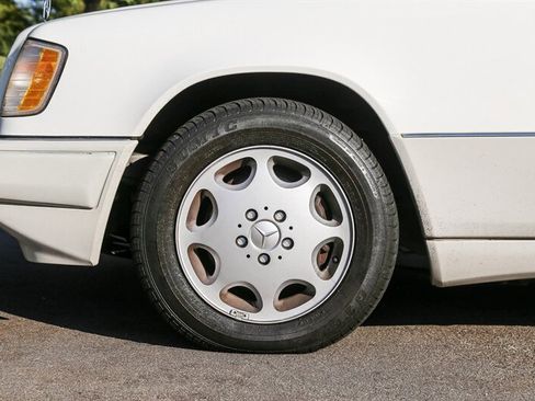 Used 1995 Mercedes-Benz E 320 Convertible image 40