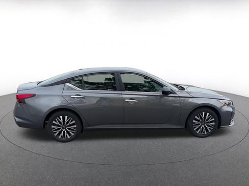 Used 2025 Nissan Altima 2.5 SV image 16