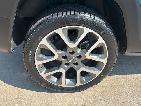 Used 2022 Jeep Renegade Limited w/ Sun, Sound & Wheels Group image 11