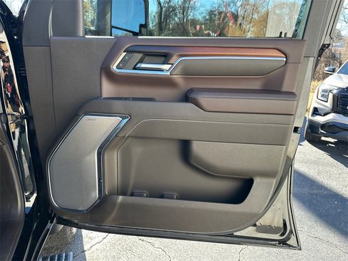 Used 2024 GMC Sierra 2500 Denali w/ Denali Reserve Package image 15