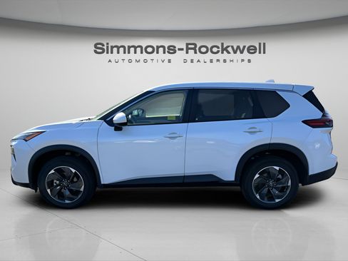 Used 2025 Nissan Rogue SV AWD/4WD image 2