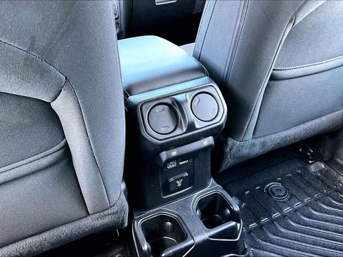 Used 2020 Jeep Wrangler Unlimited Sahara AWD/4WD image 11