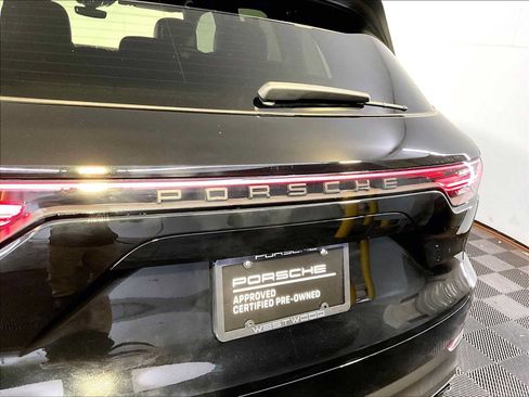 Certified 2023 Porsche Cayenne Platinum Edition AWD/4WD image 35