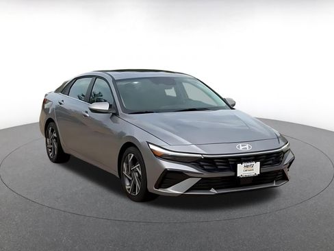 Used 2025 Hyundai Elantra SEL image 3
