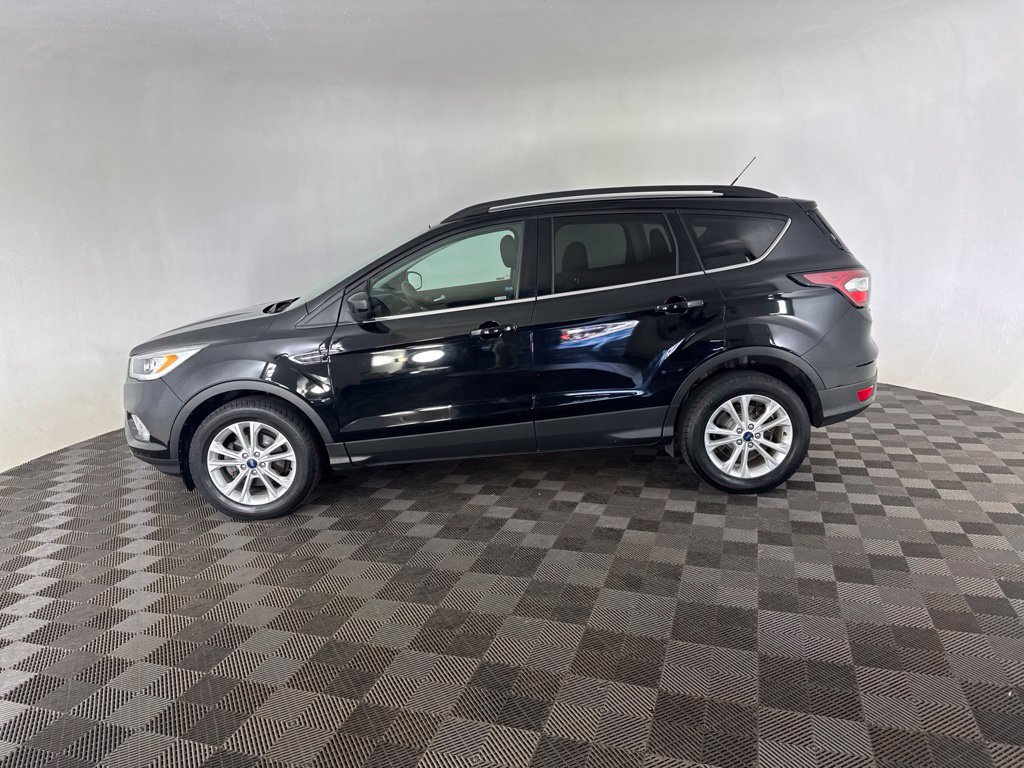 Used 2017 Ford Escape SE w/ Equipment Group 201A FWD image 9