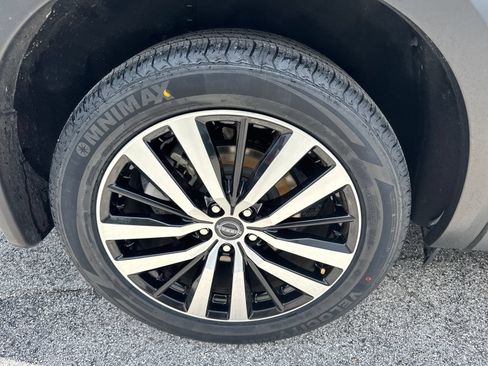 Certified 2023 Nissan Pathfinder Platinum w/ Black Appearance Package FWD image 10